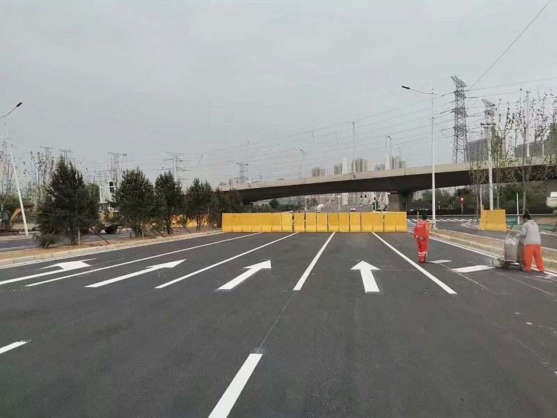 影響熱熔道路標(biāo)線涂料市場價格差異的核心因素解析