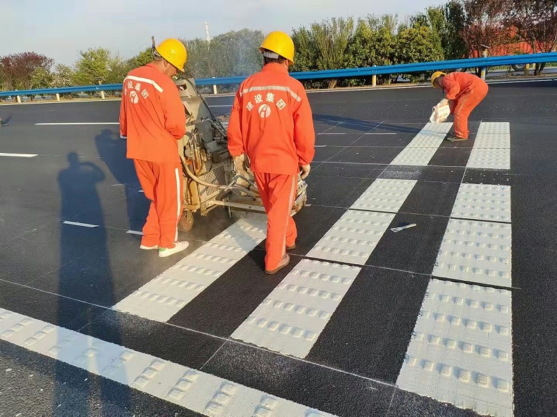 優(yōu)質(zhì)熱熔標(biāo)線涂料,標(biāo)線涂料生產(chǎn)廠家,熱熔標(biāo)線涂料