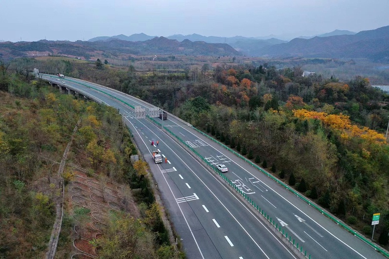 路面標(biāo)線涂料,路面標(biāo)線涂料質(zhì)量問題