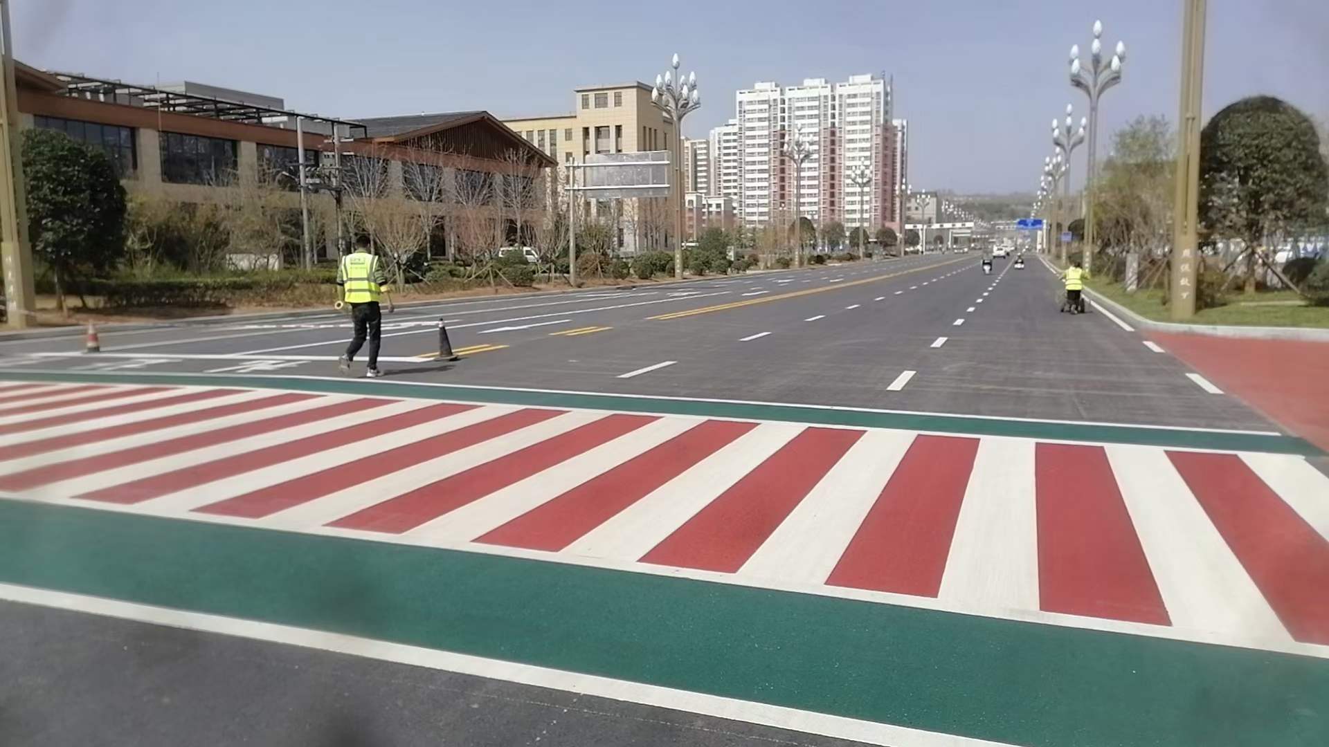 路面改色涂料怎么選？3大優(yōu)勢(shì)讓你不再糾結(jié)！