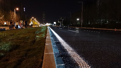 噴涂雙組份標(biāo)線涂料施工工藝詳解：內(nèi)混與外混技術(shù)對比分析