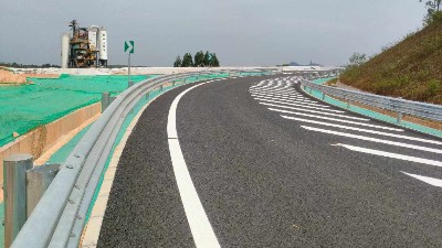 不同類(lèi)型道路標(biāo)線涂料價(jià)格對(duì)比及選購(gòu)指南