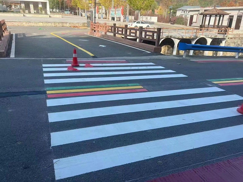 道路熱熔標(biāo)線施工前的現(xiàn)場風(fēng)險(xiǎn)評(píng)估與準(zhǔn)備要點(diǎn)解析