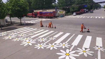 道路標(biāo)線<i style='color:red'>冷漆</i>涂料的施工工藝與操作規(guī)范詳解