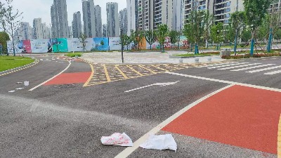 提升路面安全：選擇陶瓷顆粒型防滑涂料
