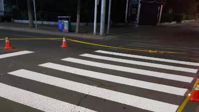 噴涂雙組份標(biāo)線涂料常見問題解決方案：泛黃、逆反值低等問題處理