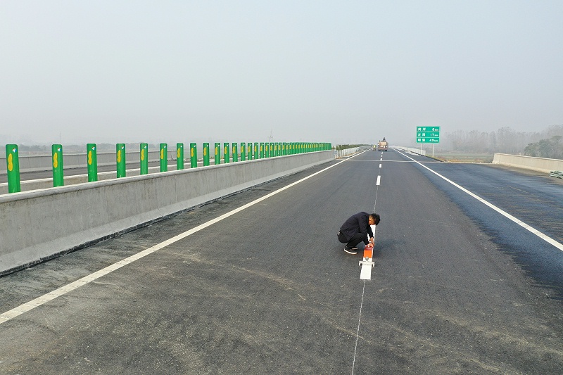 噴涂雙組份標線涂料,雙組份標線涂料泛黃,雙組份標線涂料逆反值