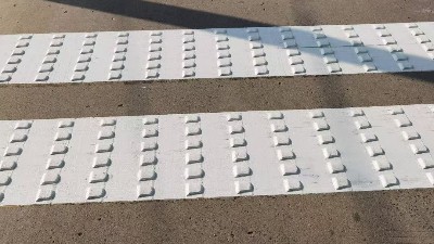 雙組份道路標線施工中泛黃與固化異常問題的成因與應(yīng)對策略分析