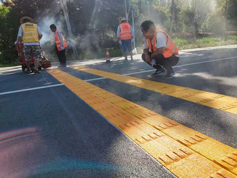 雙組份道路標(biāo)線施工中泛黃與固化異常問(wèn)題的成因與應(yīng)對(duì)策略分析