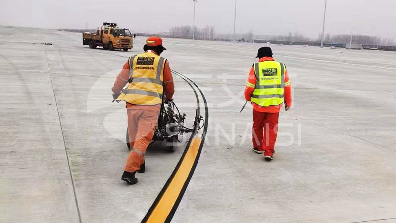 冷漆標(biāo)線涂料攪拌不充分會(huì)怎樣？施工問題解析