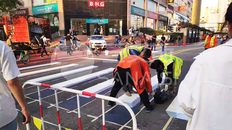 水泥路面疏松？冷漆標(biāo)線涂料施工全攻略