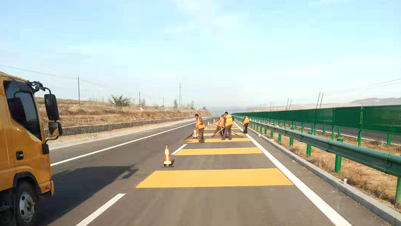 為什么市政工程都選擇<i style='color:red'>彩色防滑路面涂料</i>？