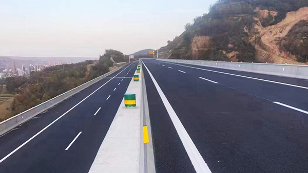 三艾斯助力許信高速，打造安全醒目的交通標(biāo)線(xiàn)