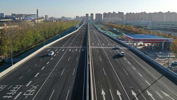 三艾斯雙組份標(biāo)線(xiàn)涂料在鄭州市金水區(qū)中州大道項(xiàng)目中的成功應(yīng)用