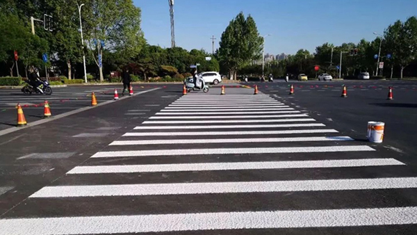 三艾斯解說(shuō)雙組份甩涂標(biāo)線的優(yōu)點(diǎn)