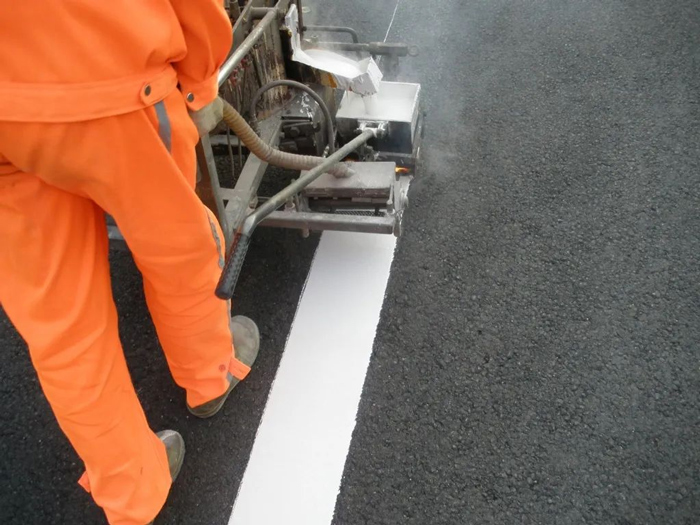 為什么熱熔標(biāo)線施工后干燥慢？