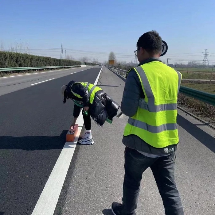 為什么熱熔標(biāo)線施工后干燥慢？