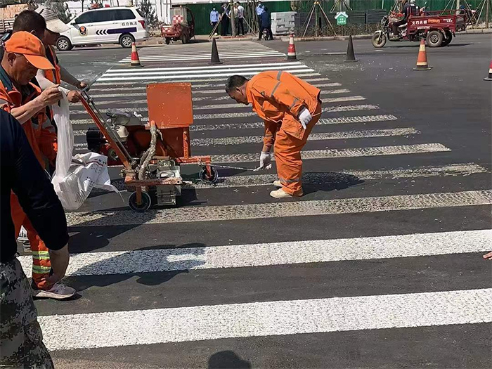 三艾斯解說雙組份甩涂標(biāo)線的優(yōu)點(diǎn)