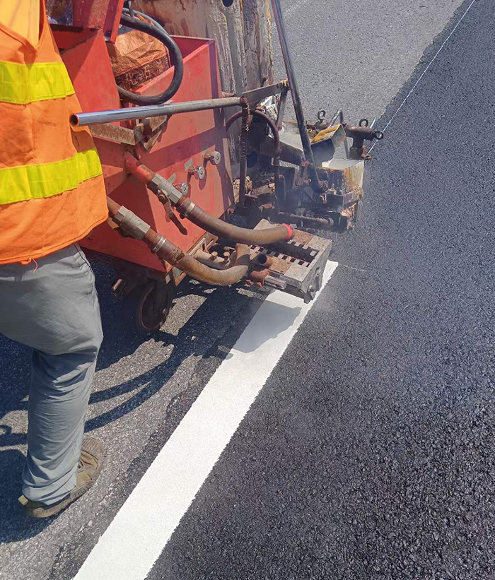 三艾斯為沅辰高速打造經(jīng)久耐用的路面標線