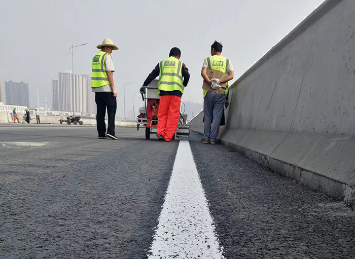 三艾斯雙組份標(biāo)線(xiàn)涂料在鄭州市四環(huán)線(xiàn)的高效應(yīng)用