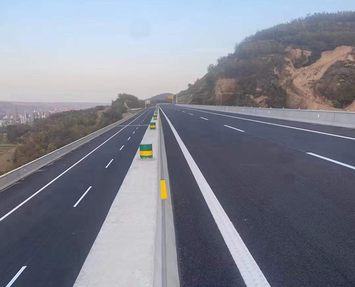 三艾斯助力許信高速，打造安全醒目的交通標(biāo)線