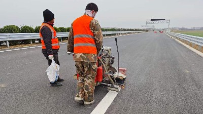 買了大牌涂料照樣出問題？施工操作不當是主因