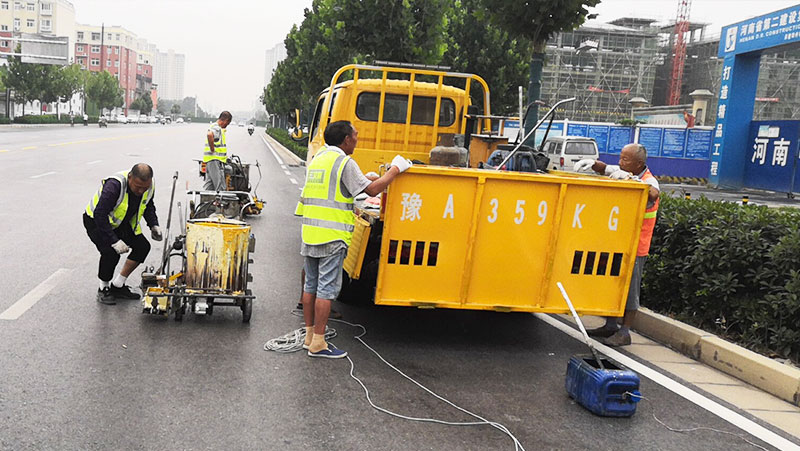 熱熔標(biāo)線涂料施工中流動(dòng)度不佳的原因及解決方案