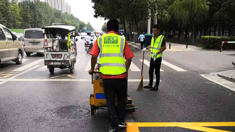 熱熔標(biāo)線涂料施工出現(xiàn)沉淀或者料渣多的問(wèn)題