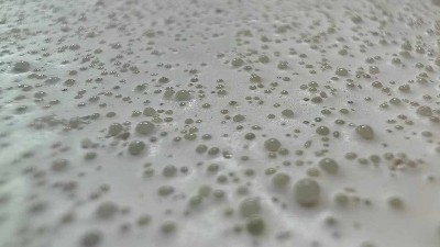 <i style='color:red'>玻璃珠</i>在反光標(biāo)線中的作用與撒布技術(shù)優(yōu)化