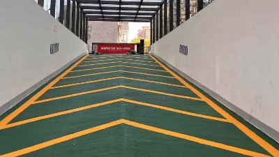 路面改色涂料真這么神？3小時(shí)老舊小區(qū)煥新！