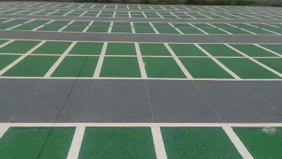 廠家技術(shù)指導：<i style='color:red'>彩色防滑路面</i>施工常見問題解決方案